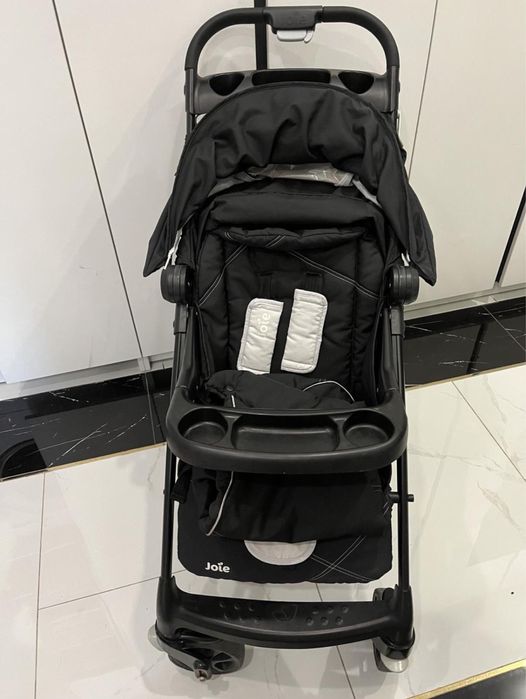 Детская коляска фирмы Joie