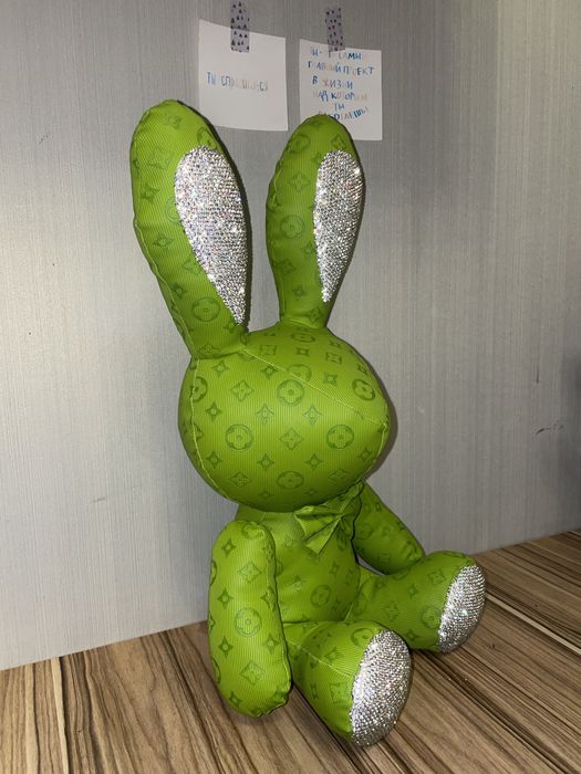 Заяц louis vuitton оригинал