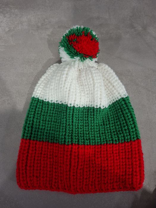 Ръчно плетене шапка - трибагреник