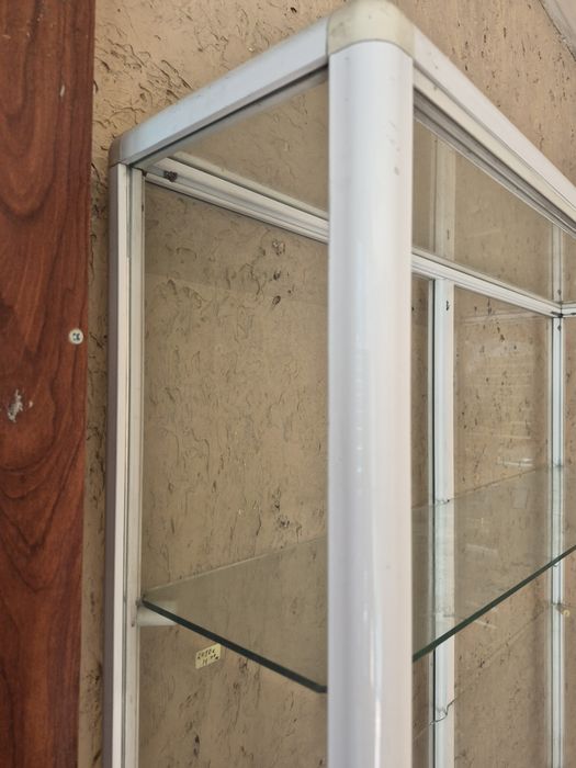 Стъклена витрина/ етажерка