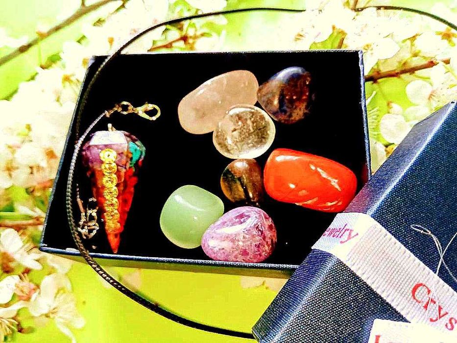 Подаръчен комплект от естествени кристали .