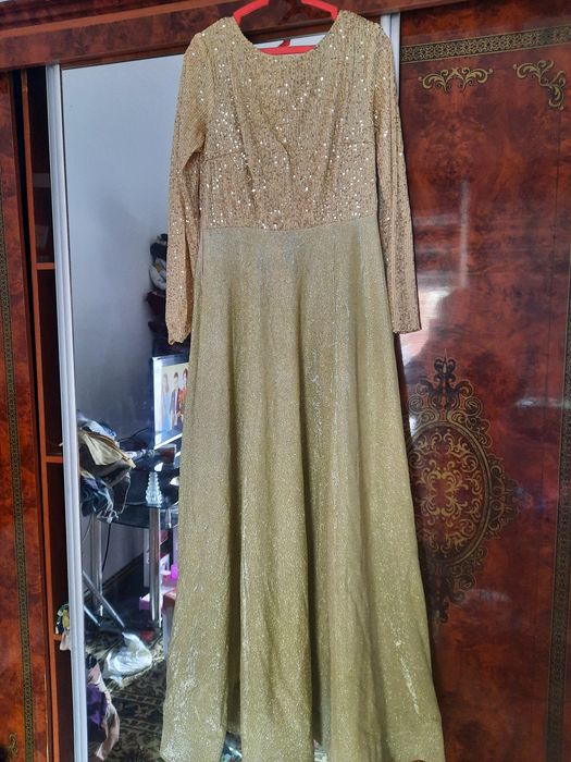 Vechirniy kuylak sotiladi