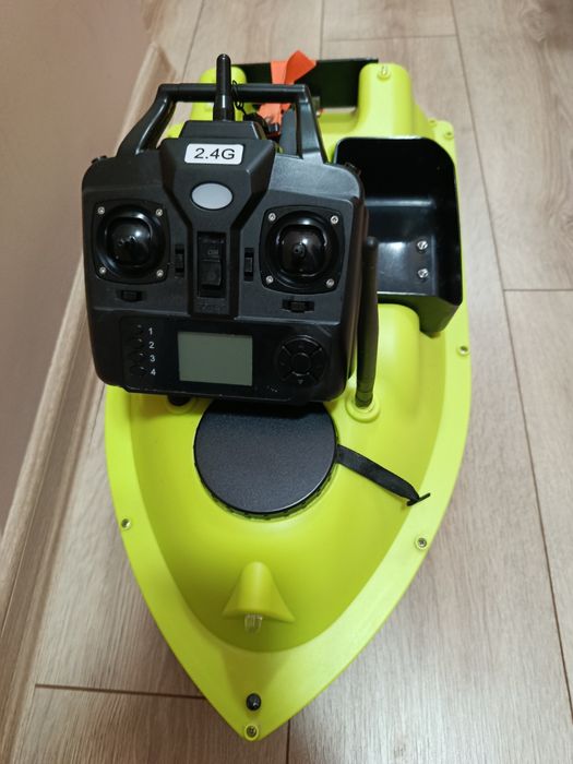 Лодка за захранка с автопилот и GPS