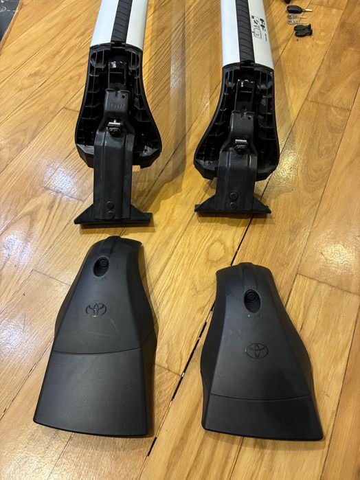 Toyota OEM original roof racks, релси за покрив на кола