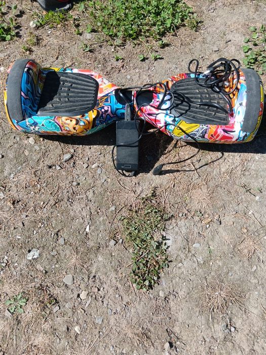 Vând skateboard electric in stare buna de funcționare cu încărcător ,husa .