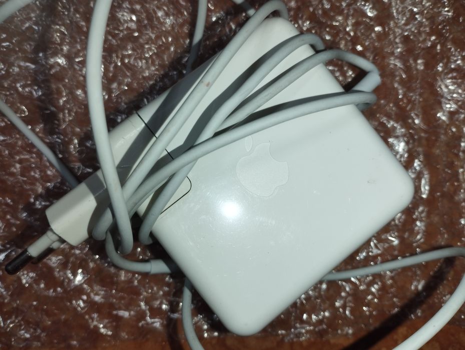 Assalom alekum Zaryadka Sotiladi Apple Makkbook Uchun