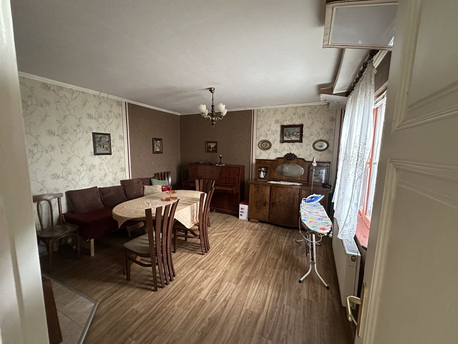 Продавам къща в идеален център на Добрич, 140 м2. Готова за нанасяне!