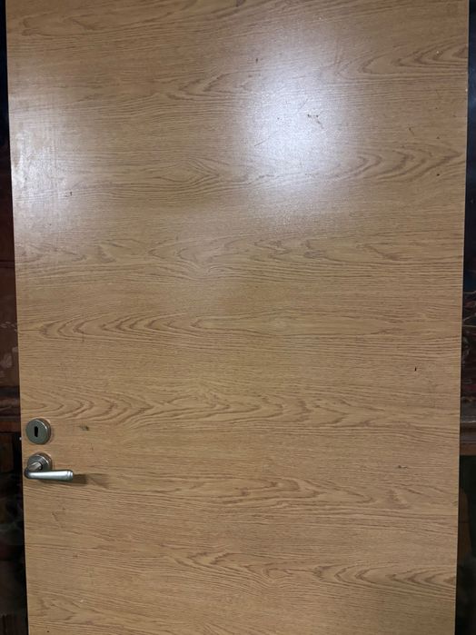 Продавам 3 броя врати , неразличими от нови!