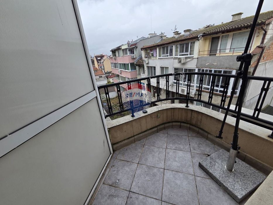 Дава се под наем Четиристаен апартамент в Варна, Зимно кино Тракия - 110 кв.м за 612 € - Снимка #11