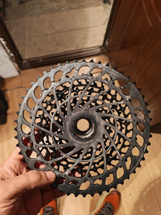 Pinioane 10- 52 t plus butuc Sram