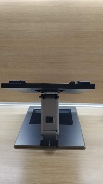 Докинг станция със зарядно и поставка Dell