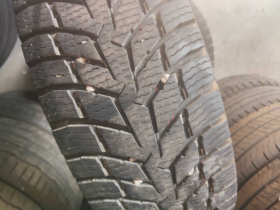 2бр.зимни гуми 215/75/16C Nokian