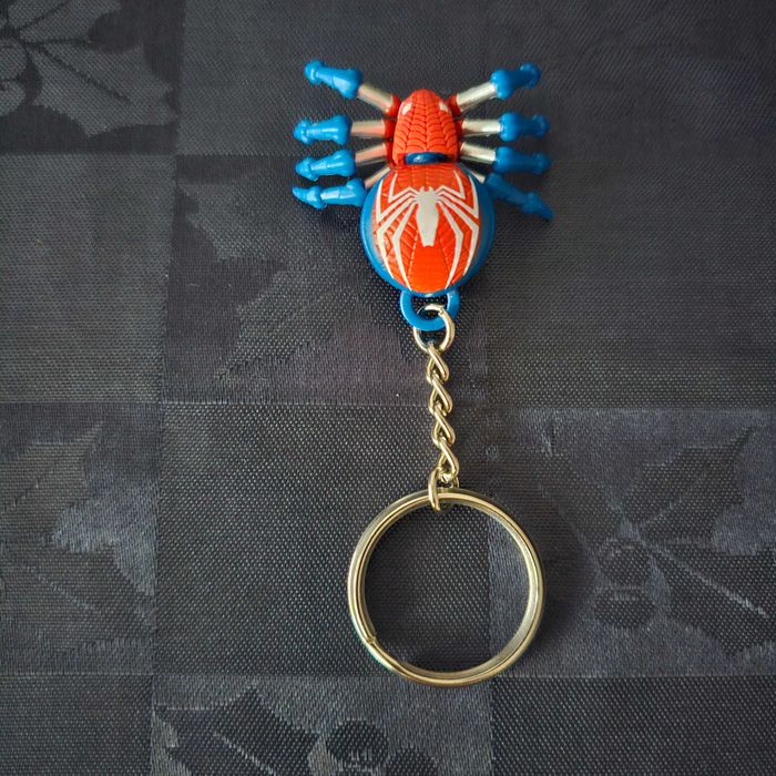 НОВ! PlayStation 5 Spider-Man 2 PS5 + ключодържател паяк Плейстейшън