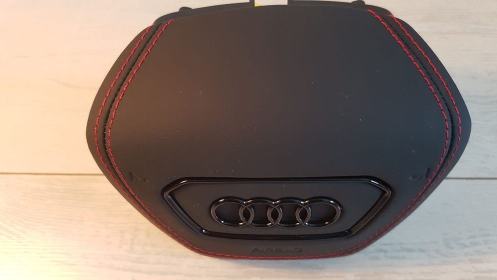 Volan-Audi-RS-Carbon-Retrofit-A3-A4-A5-B8.5-A6-A7-C7-C7.5-Q3-Q5-Q7-Nou