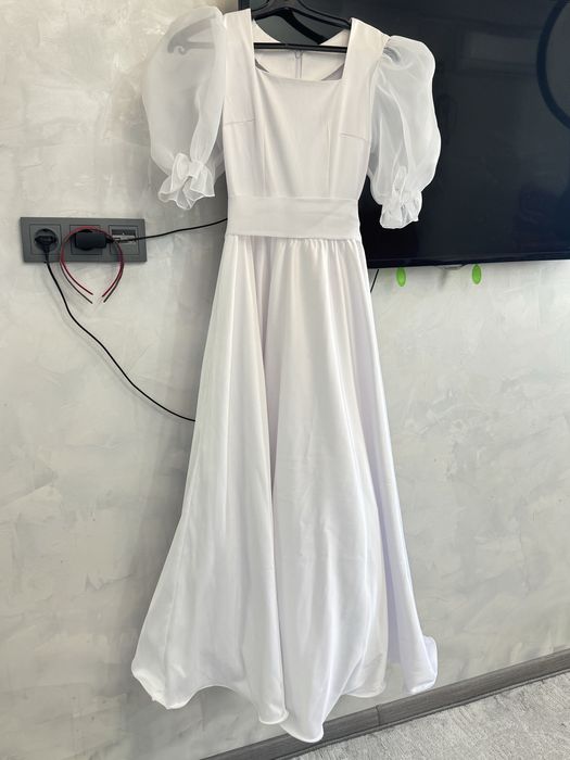 Продаю нежное белое пла