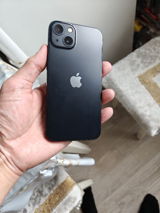 Продам IPhone 13