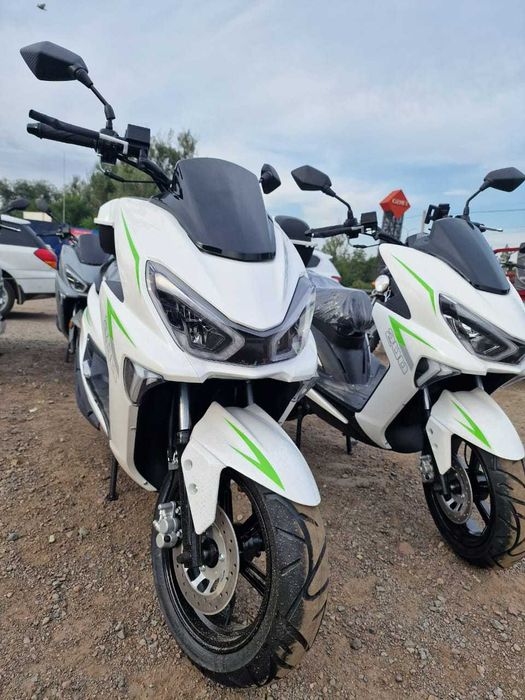 Скутер MAXI 200 сс,200куб