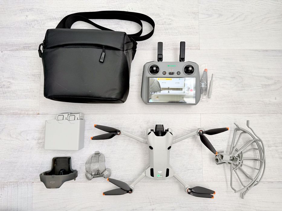 DJI Mini 4 Pro 4K Fly More Combo + DJI RC 2 + protectie ecran și elici