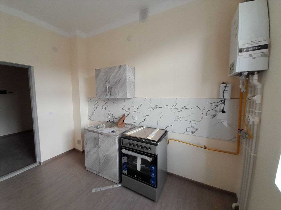 Uy yangi dom sotiladi Guzal magazini orqsida