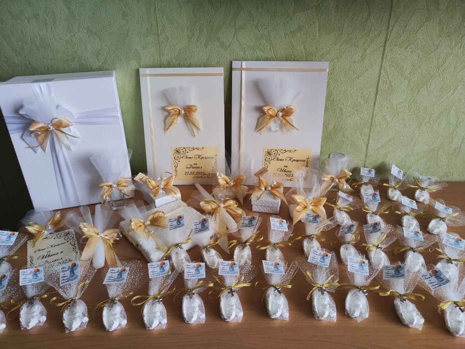 Покани, подаръчета и комплекти за кръщене в цвят по избор на клиента