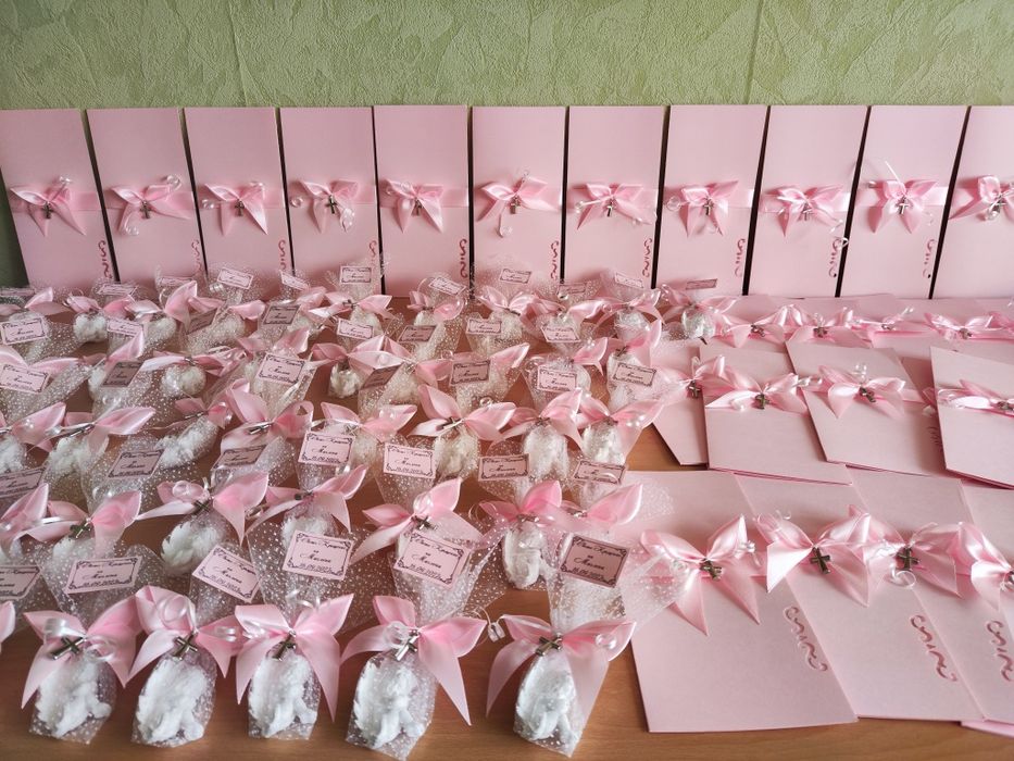 Покани, подаръчета и комплекти за кръщене в цвят по избор на клиента