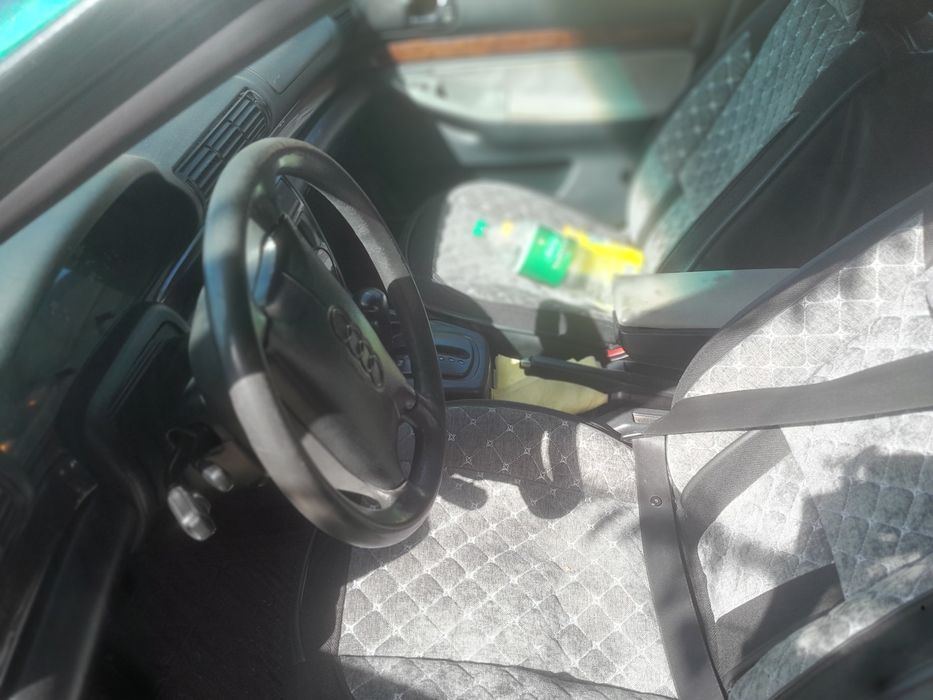 Продаю машину Audi A4