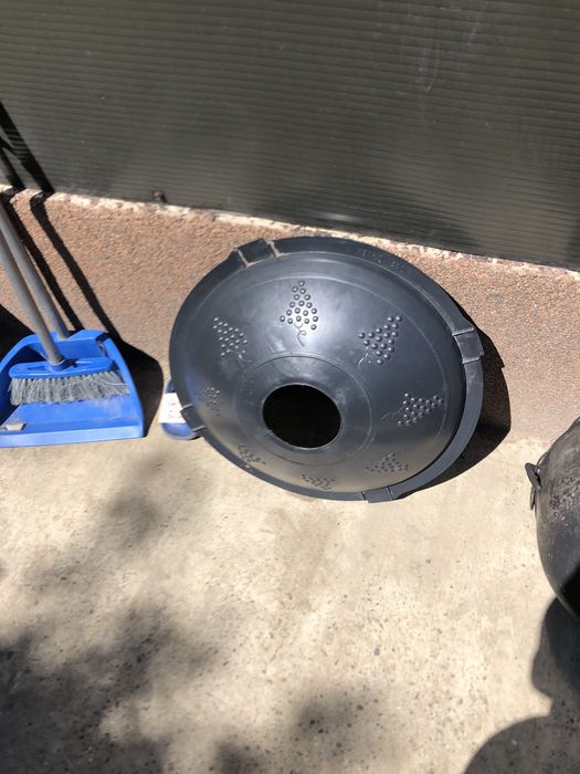 Vand doua damigene 25l si una de 50 l