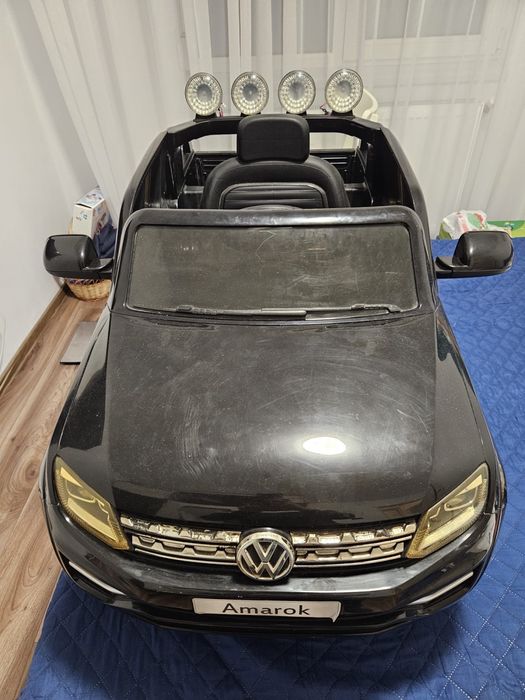 Masinuta electrica cu telecomanda 2.4 G VW Amarok Black