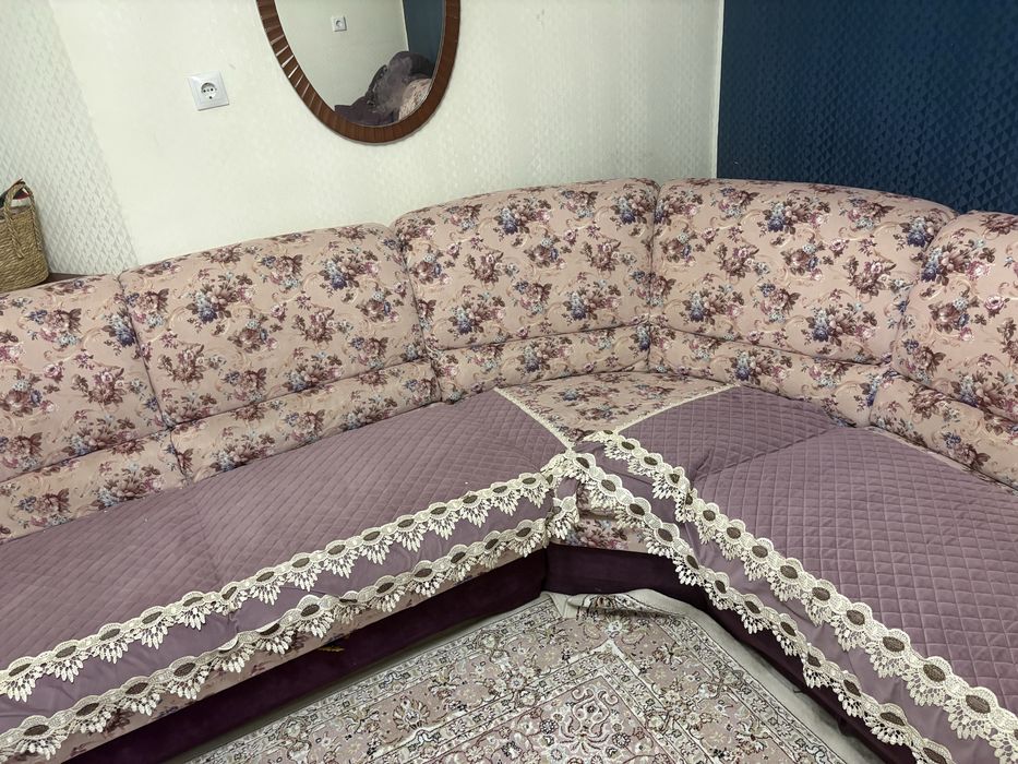 Продам угловой диван и кресло