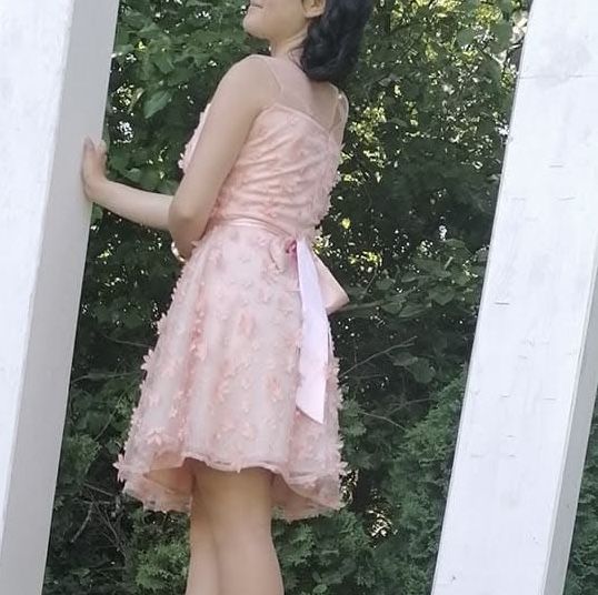 Rochie roz deschis cu floricele , stare foarte bună