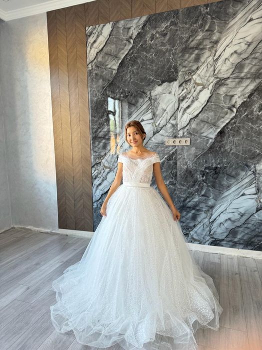 Продам платья свадебные и на узату