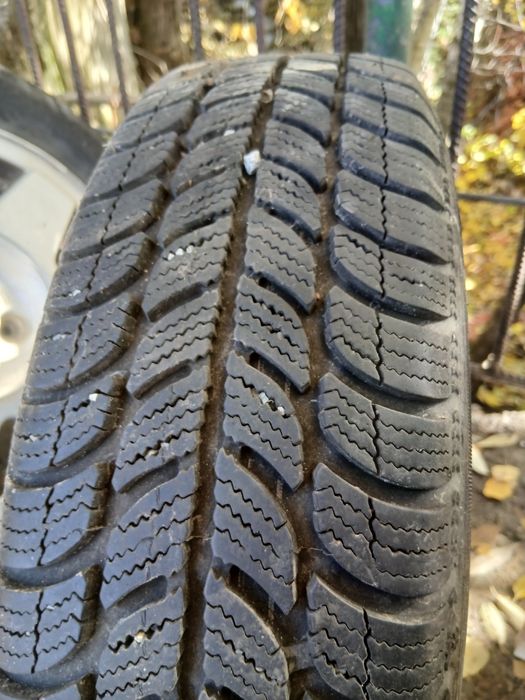 Продавам зимни гуми 14 цола