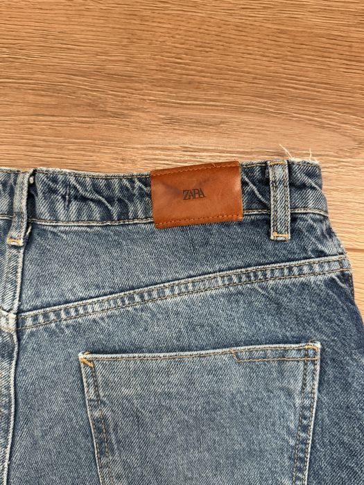 Свободен модел дънки Zara