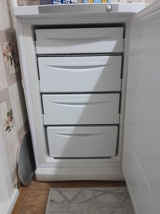 Холодильник + морозильник в отличном состоянии