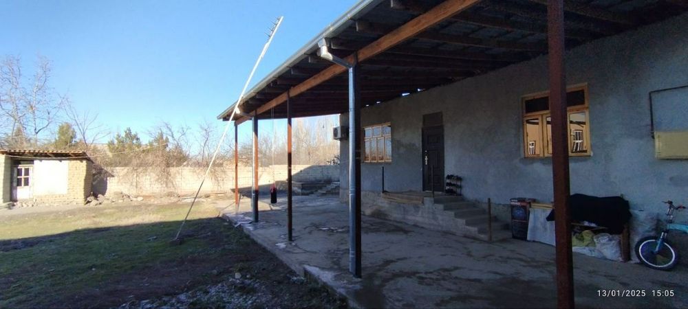 Зомин шахар сентирида жойлашган 6 сотих 4 хона барча шароитлар бор