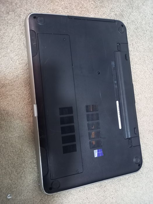 Laptop del 17,i5 ,ram 8gb,video 2gb ,bqterie  3 ore