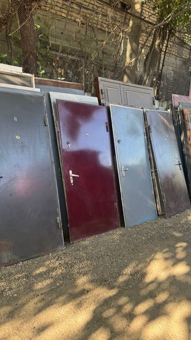 Yaxshi xolatagi Yechilgan Temir eshiklar