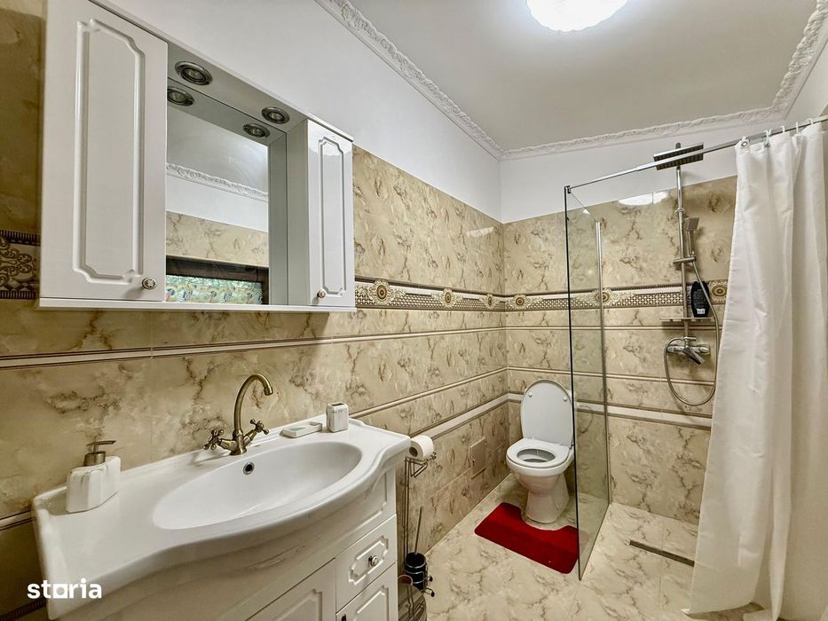 De închiriat|3 camere|136 mp utili|Curte 300 mp|2 locuri de parcare