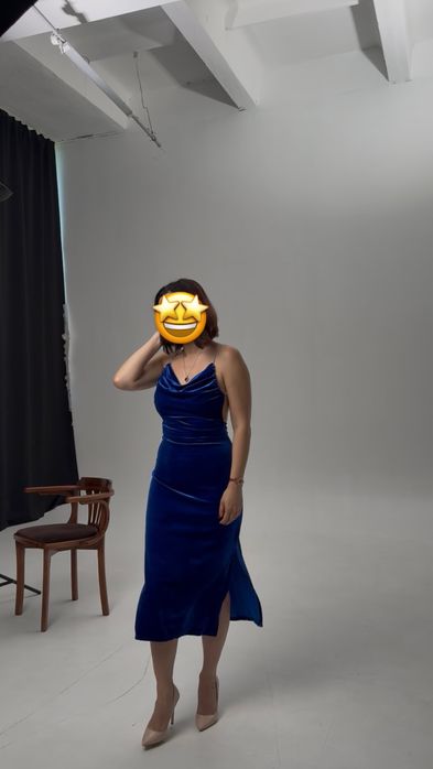 Шикарное платье синего цвета