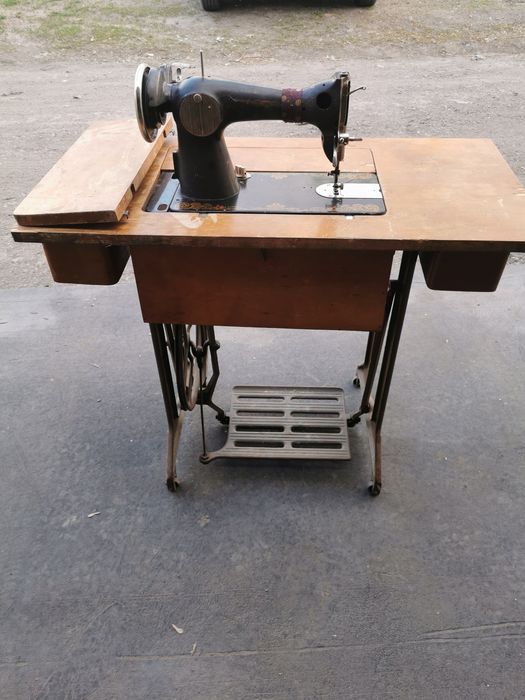 Продам швейную советскую машинку