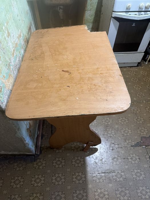 Отдам  стол и диван