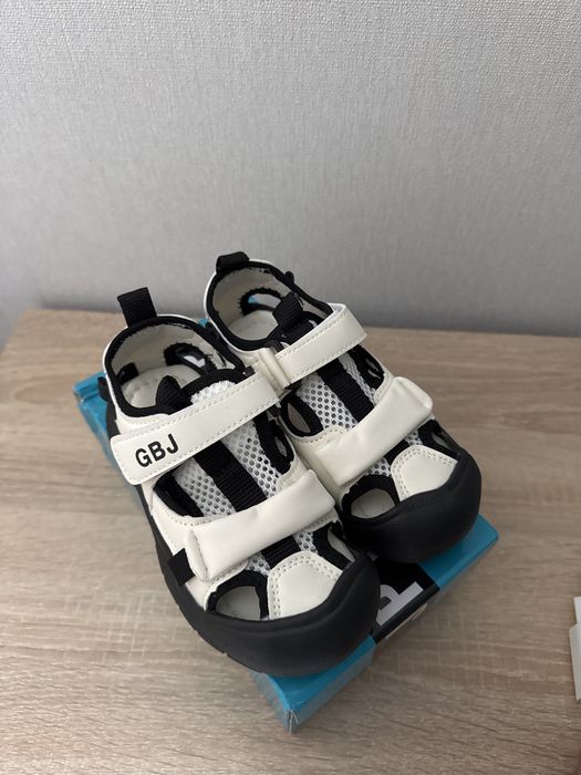 Сандалт детские новые