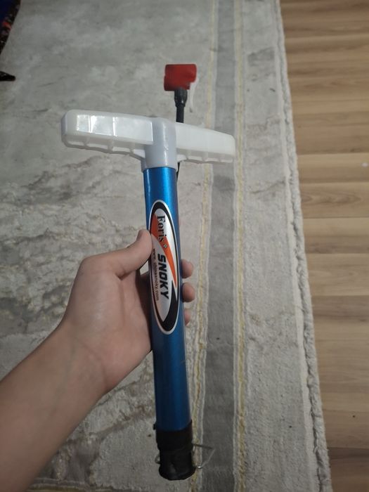 Насос для качки колес