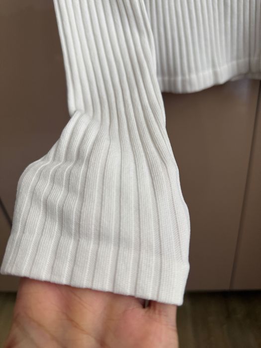 Top Zara cu umerii goi