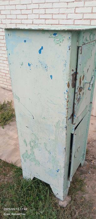 Продам сейф металлический