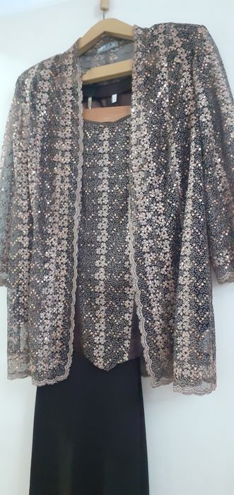 Продается нарядный костюм женский брючный тройка..48 размер