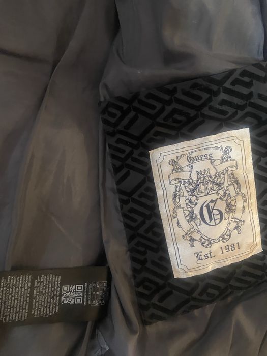 Guess jacet яке гъес