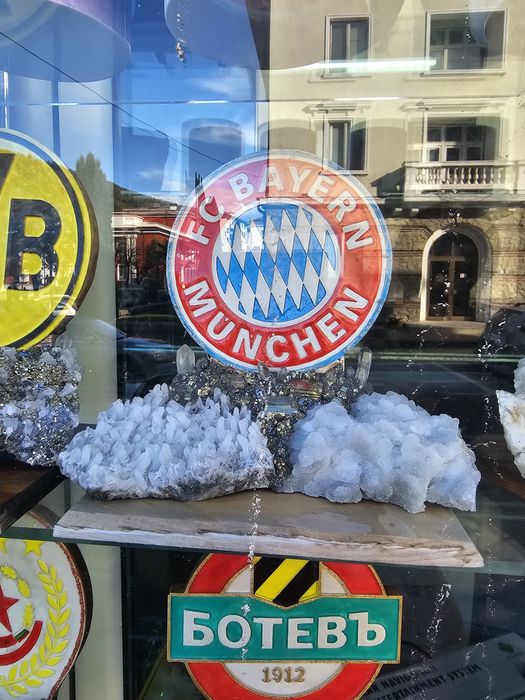 Изработка на футболни емблеми с кристали