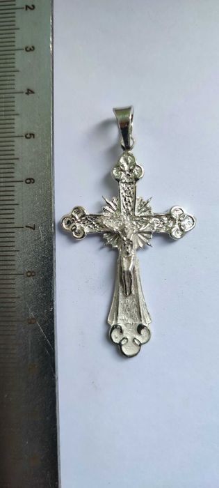 Красивый серебряный православный крест