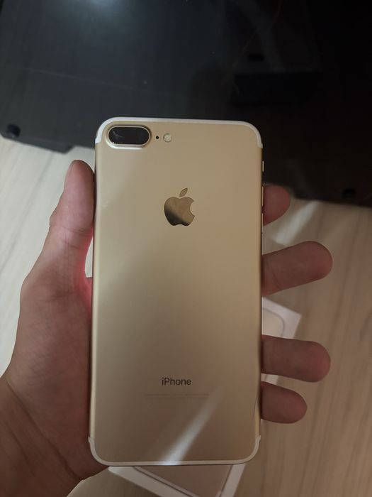 Продам 7 plus айфон 128 гб